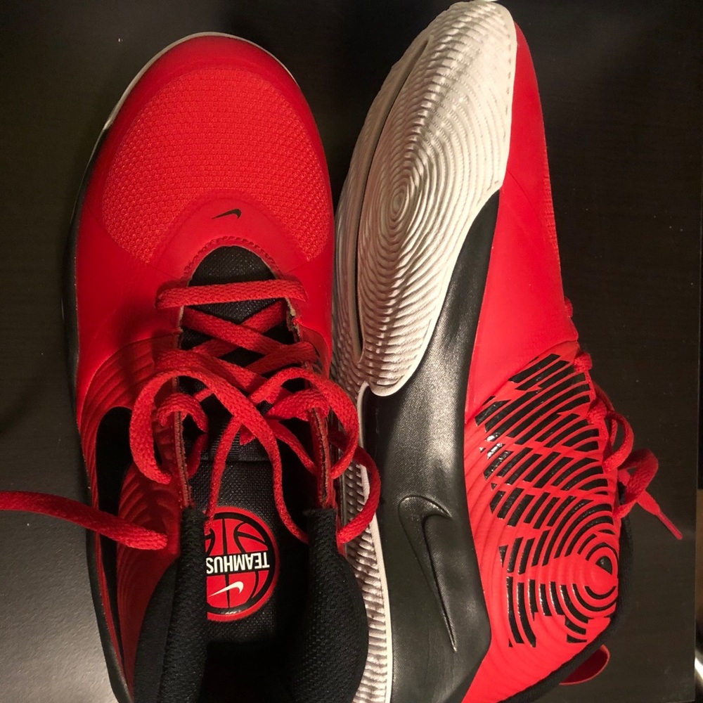 Nike’s - Picture 2 of 5